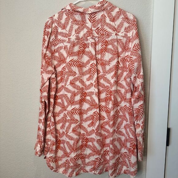 Duluth Button Front Top - Size Large - Picture 5 of 7